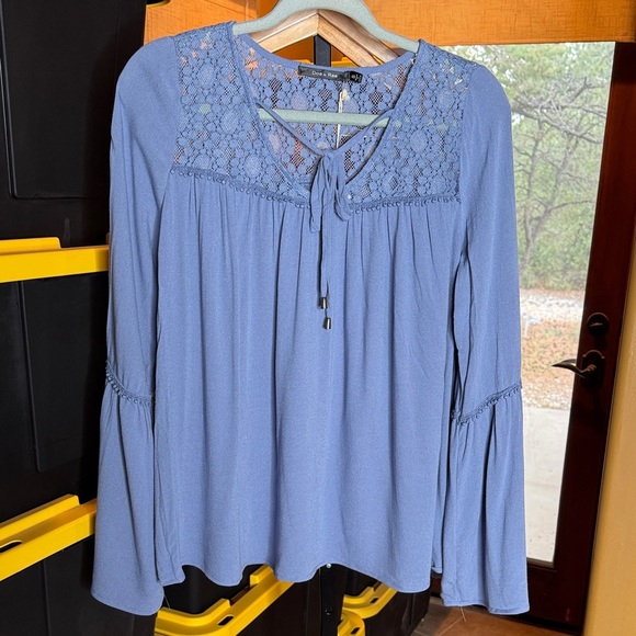 Doe & Rae Tops - NWT Doe & Rae Blue Lace Blouse Trumpet Sleeves Size Small